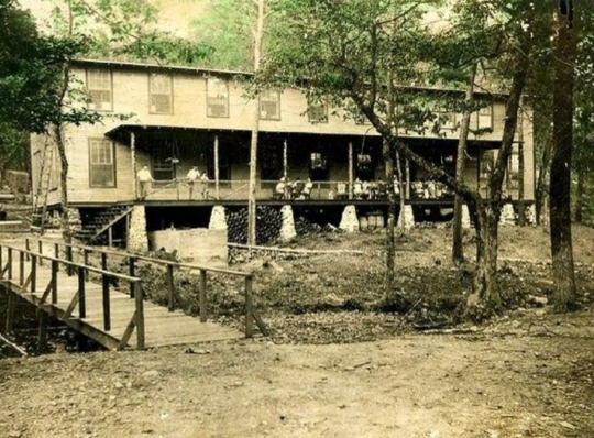 Bogg Springs Hotel - Pens